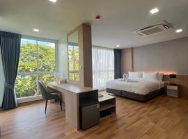 โรงแรมบลอสซั่ม เพชรบูรณ์ Blossom Hotel，位于碧差汶的酒店