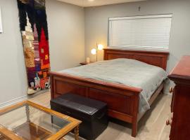 A Luxury Master Bedroom in a Condo，位于洛杉矶的豪华帐篷