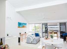 Spinnaker Waters - Entire 2 Bedroom Apartment at Sandstone Point，位于Sandstone Point的酒店