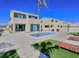 Villa Privdate (heated pool & free bikes)