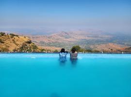 Hilltop Resort and Agro Tourism Wai, Near Panchgani，位于瓦伊的度假村