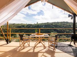 Civara Chalet - Private Glamping in nature with Jakuzzi，位于Tsivarás的木屋