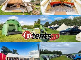 Silverstone Glamping and Pre-Pitched Camping with intentsGP，位于银石的露营地