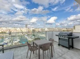 Beautiful seafront home with private balcony & BBQ by 360 Estates