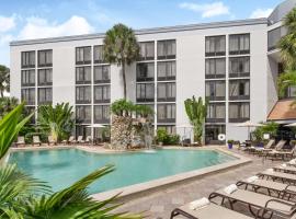 Doubletree by Hilton Fort Myers at Bell Tower Shops，位于迈尔斯堡Lakes Regional Park附近的酒店