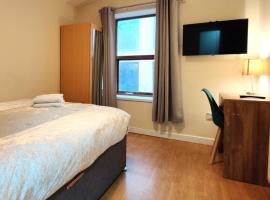 Liverpool City Centre Private Rooms including smart TVs - with Shared Bathroom，位于利物浦的酒店