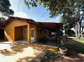 Casa Amarela - Aconchegante e Familiar，位于戈亚斯州上帕莱索的度假屋