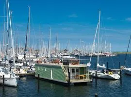 Houseboat Grey Seal Comfortable Vacation Home