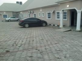 The Crib: Junaab Int'l Suites，位于Kuje的酒店