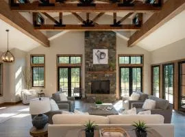 The Sheepbend Home - Luxury Home Steps to River!