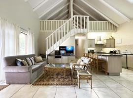 Chalet 33, Silver Ranch, Plettenberg Bay，位于普利登堡湾的酒店