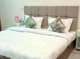 Dream palace home stay，位于克久拉霍的酒店