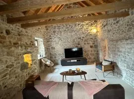 Maison Laurel - Exquisitely Renovated Centuries Old Stone Estate With Private Pool, Near Split and Omiš