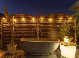 Magnifique Bungalow et Jacuzzi au cœur des plages，位于勒穆莱的酒店