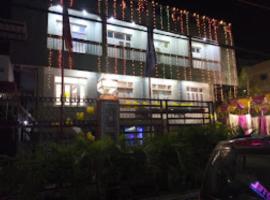 Hotel Gouri Cottage Odisha，位于布巴内什瓦尔的乡村别墅