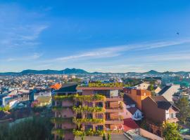 Brick House Dalat Hotel，位于大叻联姜机场 - DLI附近的酒店
