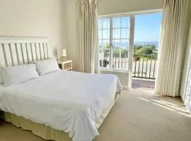 8 Settler Sands Beachfront Accommodation Sea View