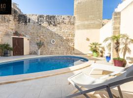 A stunning, townhouse with magnificent pool area by 360 Estates，位于Żebbuġ的度假屋