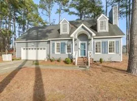 Lovely Fayetteville Home Deck and Fireplace!