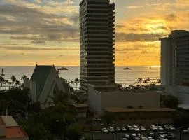 Waikiki Banyan Ohana Suite