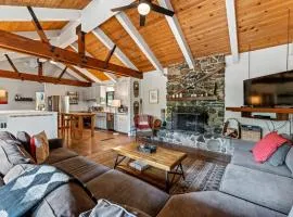 Trailblazer Chalet at Olympic Valley with Private Hot Tub and Ski Shuttle