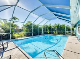 Florida Gulf Coast Getaway Pool and Screened Lanai!，位于西罗通达的酒店