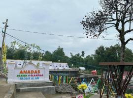Anadas Garden & Glamping，位于Pagaralam的家庭/亲子酒店