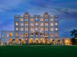 Laxminarayan Club & Resort Vadodara，位于巴罗达的酒店