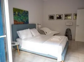 Μονοκατοικία με κήπο στη θάλασσα.