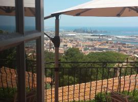 Apartment with sea/city views, near downtown Sète，位于塞特港的酒店