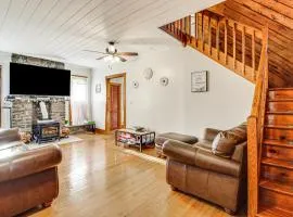 Charming Tannersville Home with Fire Pit and Deck!