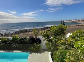 Villa del Mar Lanzarote - Luxury Beachhouse，位于阿雷西费的乡村别墅