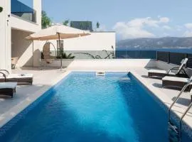 Villa Palm Bay 2, heated pool - 10 m from the sea