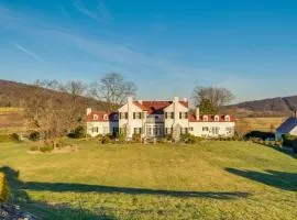 Elegant Paris Manor w/ Private Pool!