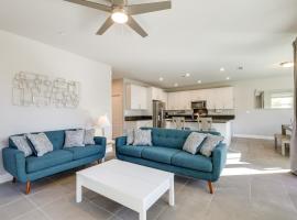 Stylish Lodi Wine Country Retreat with Private Patio，位于洛迪的酒店