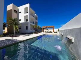 Pool Condo, just a few steps from the beach -north