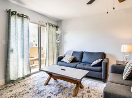 Contemporary Condo in Hub of Old Town Scottsdale，位于斯科茨的度假屋