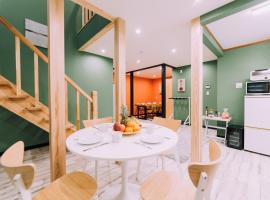 Yuzawa Onsen Lodge 1min to LIFT A House，位于关市的酒店