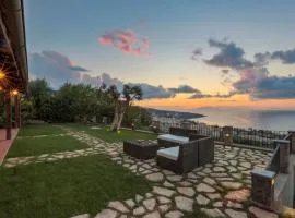 Luxury Villa with breathtaking Seaview, pool, BBQ