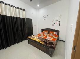 Rukmani Villas Group of Rukmani home stay，位于马图拉的酒店