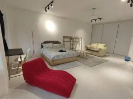 5-Person 1950s Shophouse: Vintage Charm & Smart TVs