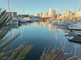 Wonderful boat for families and friends，位于巴塞罗那的酒店