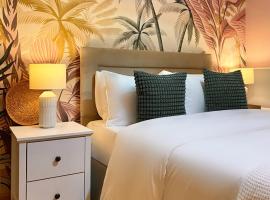 Blush Jungle - Homestay，位于都柏林的酒店