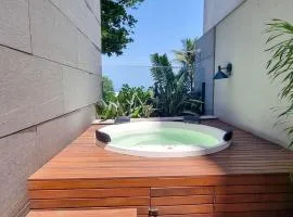 Beira-mar, área aberta exclusiva, jacuzzi, garagem