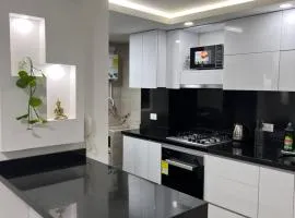 CALI Acogedor y Completo, Apto cerca de Jardin plaza, con piscina, parqueadero y aire acondicionado