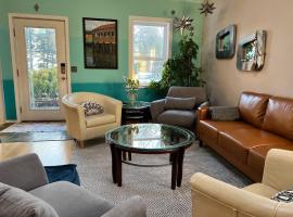 The Shoreline Legacy House with Fireplace
