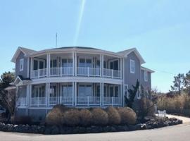Gorgeous Bay Side Home!，位于Harvey Cedars的酒店