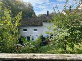 In Saarbrücken Stadtnahe gemütliche Wohnung am Deutsch-Französischen Garten，位于萨尔布吕肯的酒店