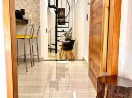 LOFT IGUASSU FALLS *GARAGEM*，位于伊瓜苏的酒店