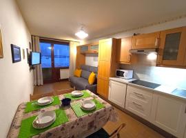 Fagus Cervinia apartment Vda Vacanze in Vetta CIR 0206，位于布勒伊-切尔维尼亚的高尔夫酒店